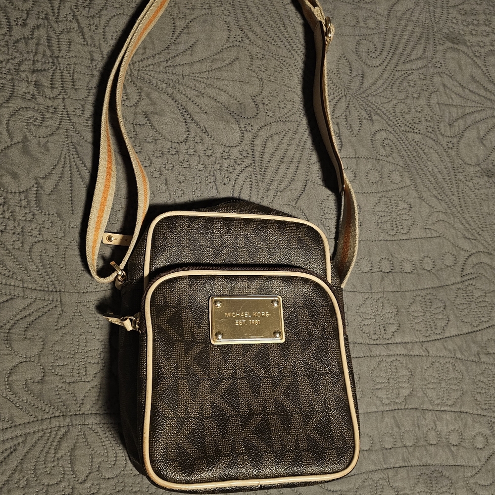 MK Canvas Crossbdy Bag EUC